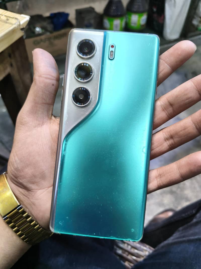 Tecno CAMON 40 Pro 1