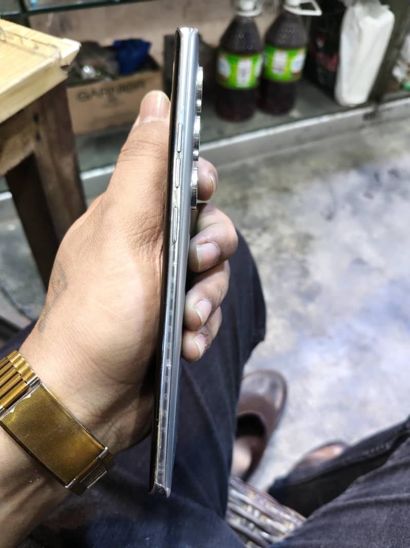 Tecno CAMON 40 Pro 4