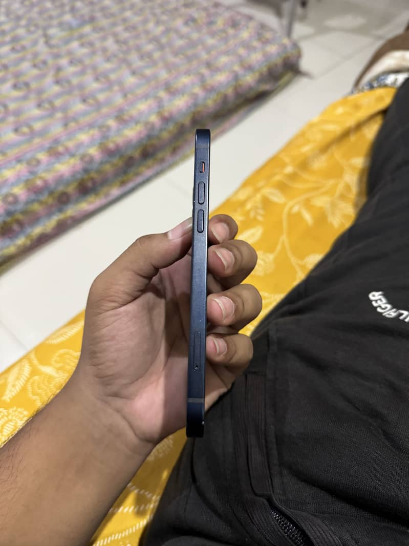 Apple iPhone 12 2