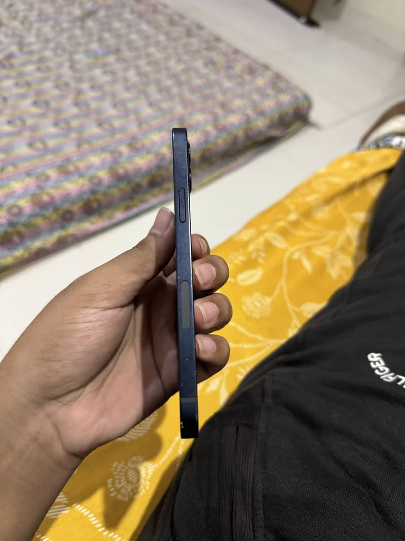 Apple iPhone 12 3