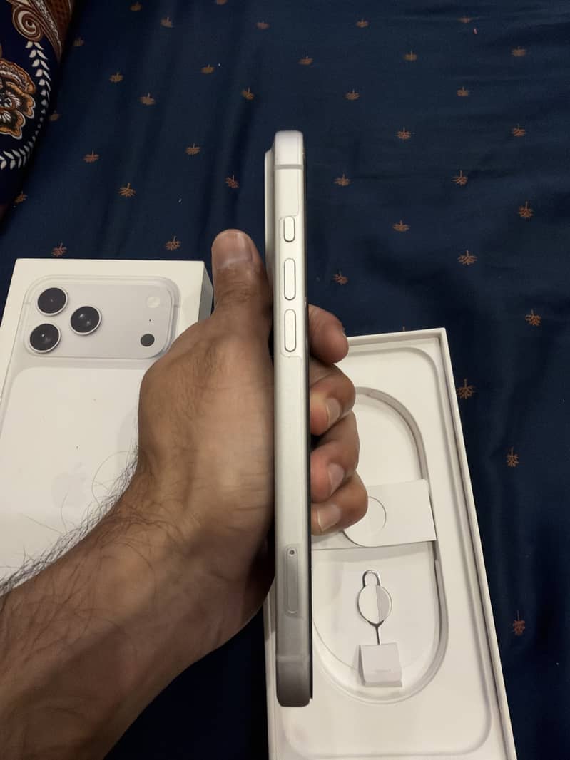 Apple iPhone 17 Pro Max 1