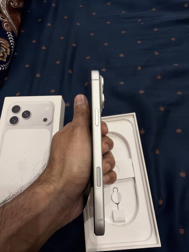 Apple iPhone 17 Pro Max 2