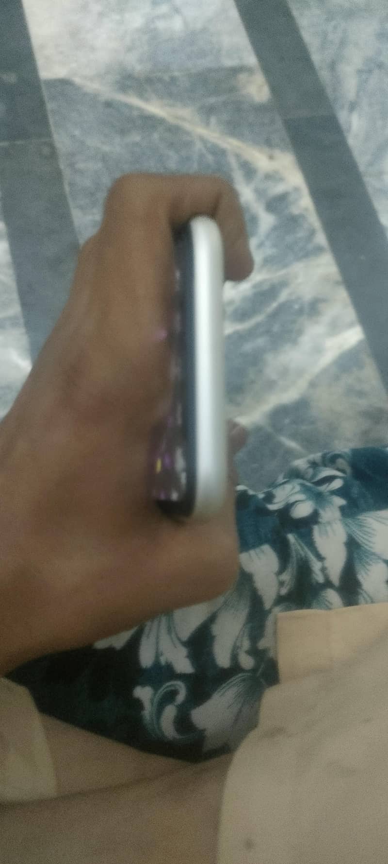Apple iPhone 11 4