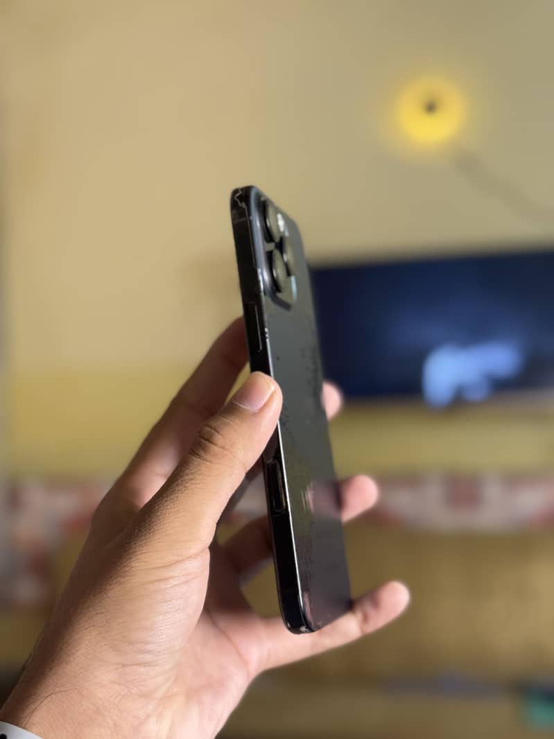 Apple iPhone 16 Pro Max 2