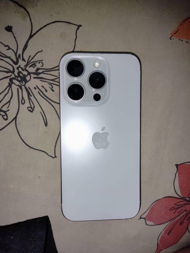 Apple iPhone 15 Pro 0