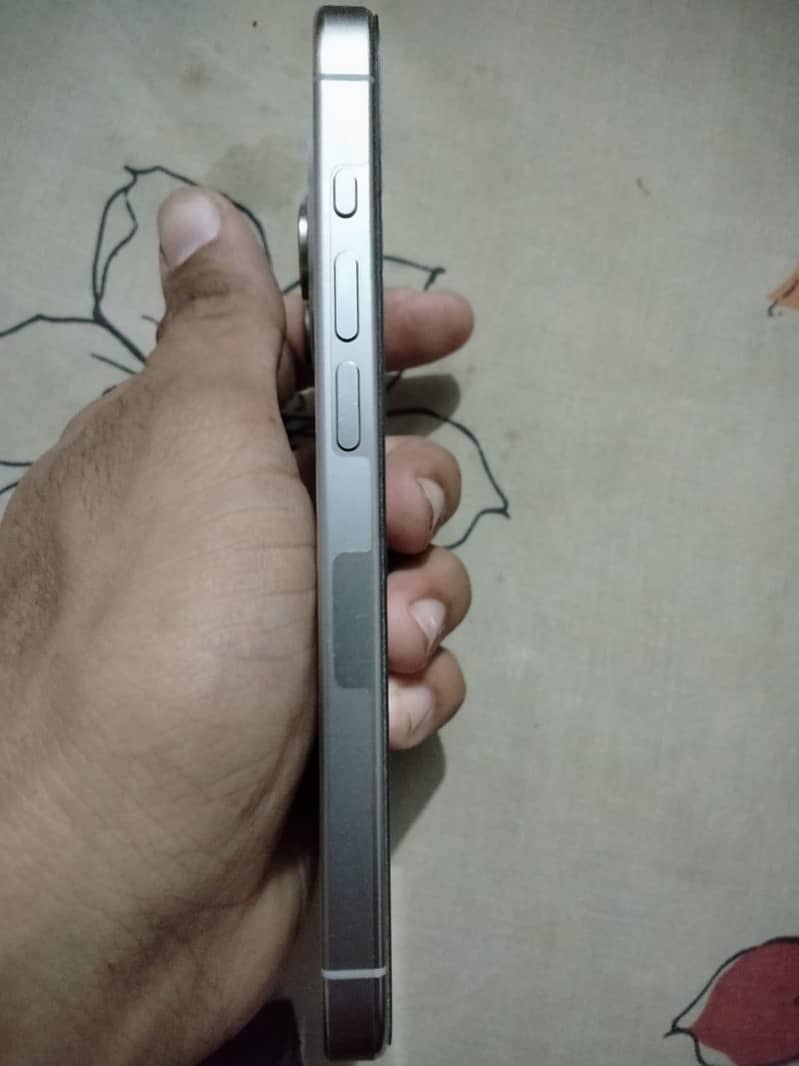Apple iPhone 15 Pro 2
