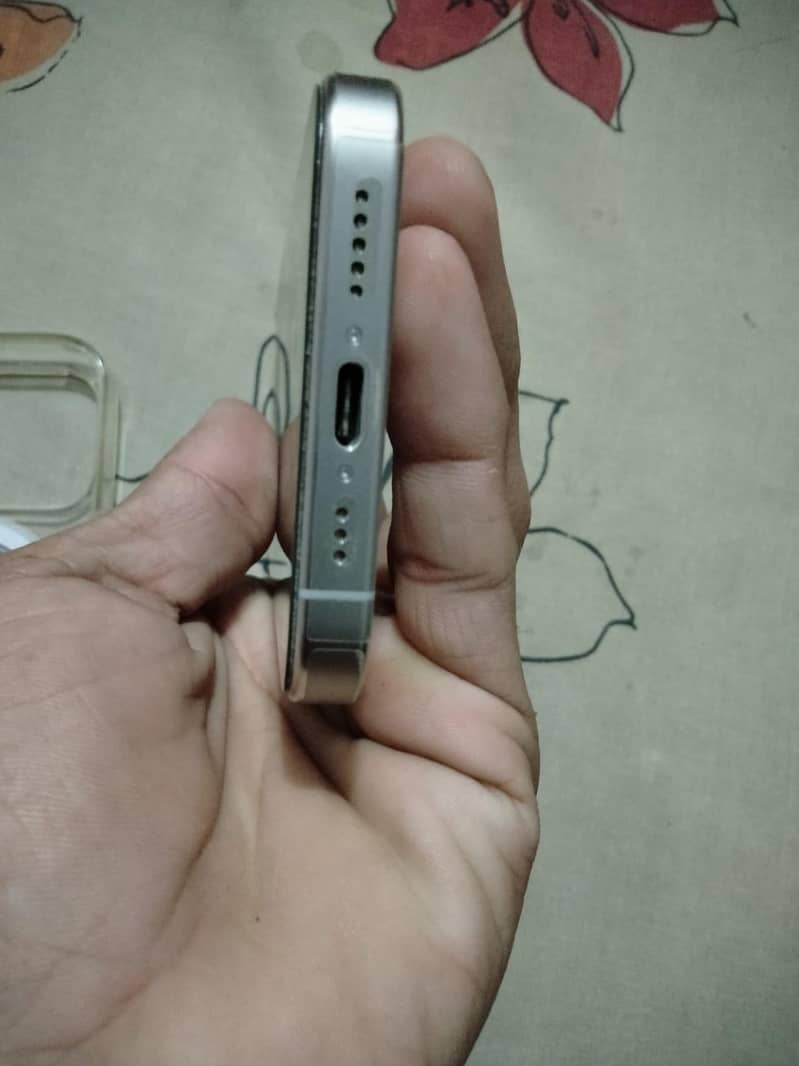 Apple iPhone 15 Pro 3
