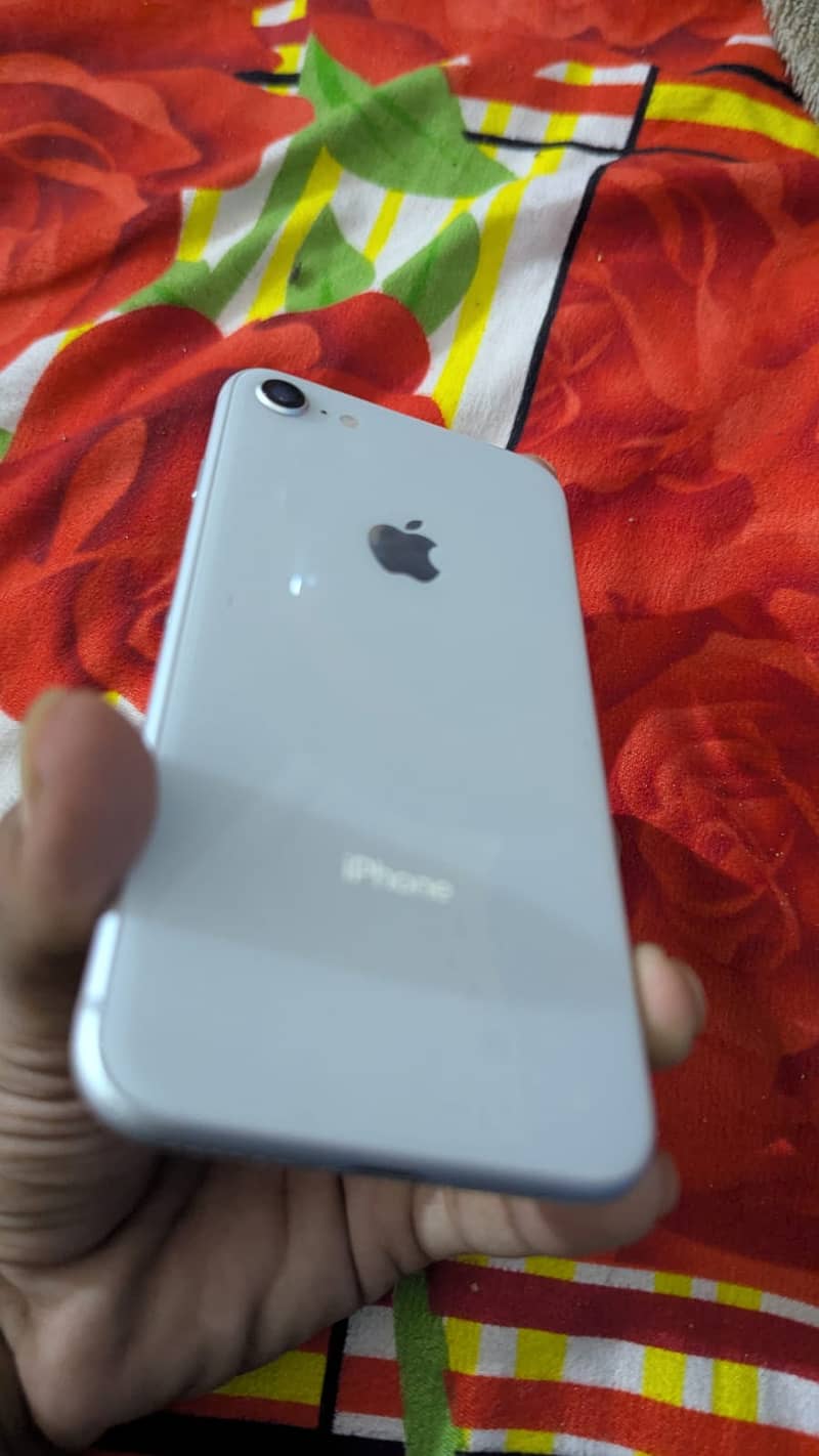 Apple iPhone 8 1