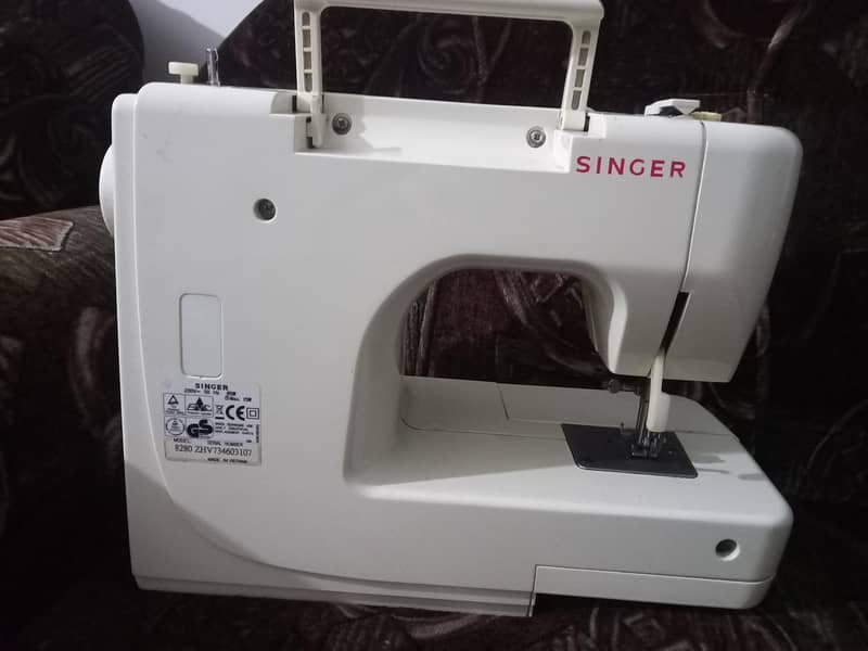 Singer 8280 Compact Mechanical Sewing Machine 4