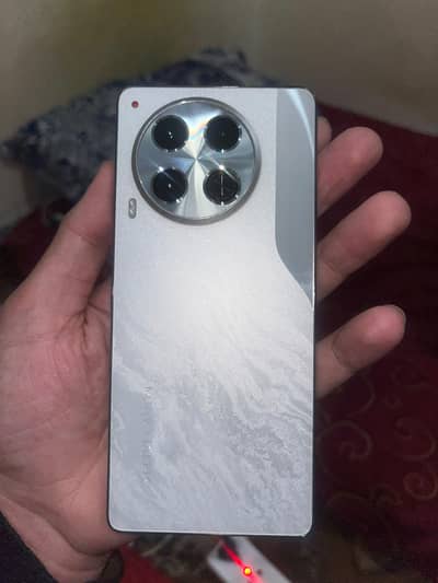 Tecno CAMON 30