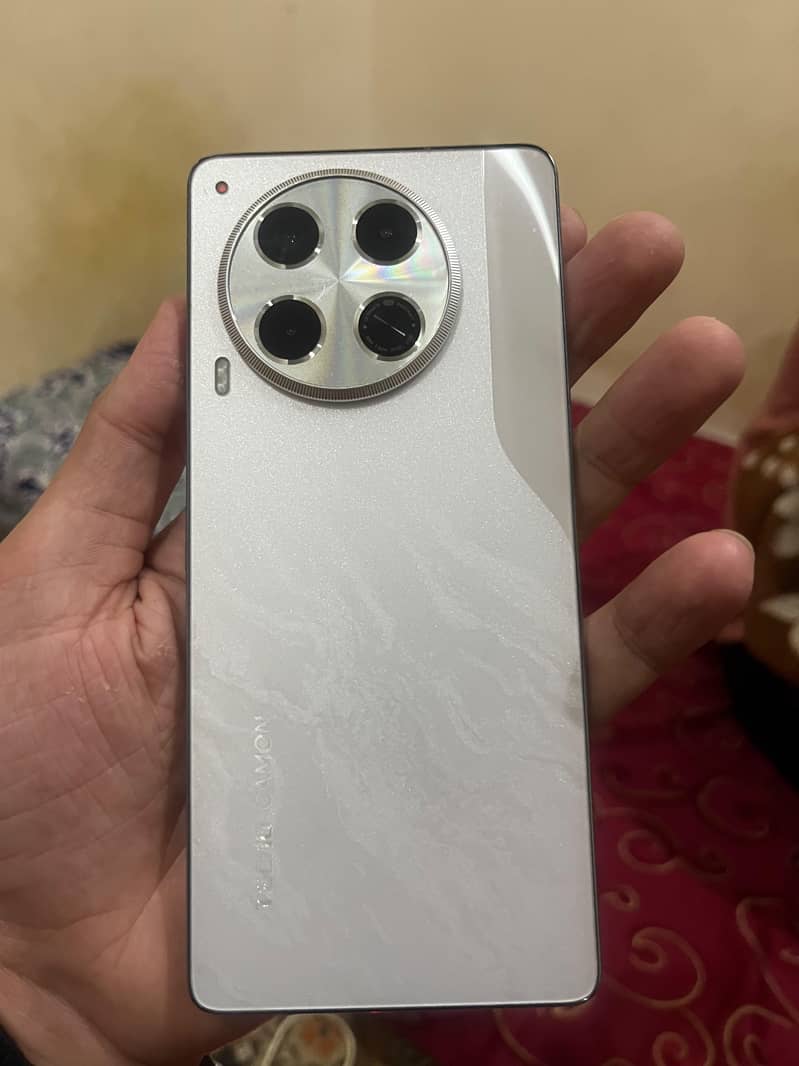 Tecno CAMON 30 7