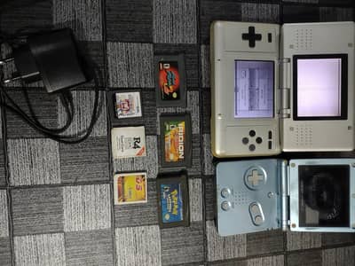 Nintendo DS or Gameboy 101 original with games