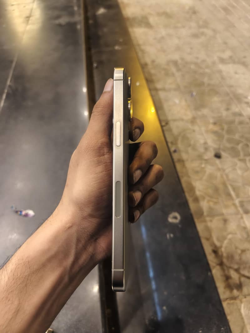 Apple iPhone 15 Pro Max 1