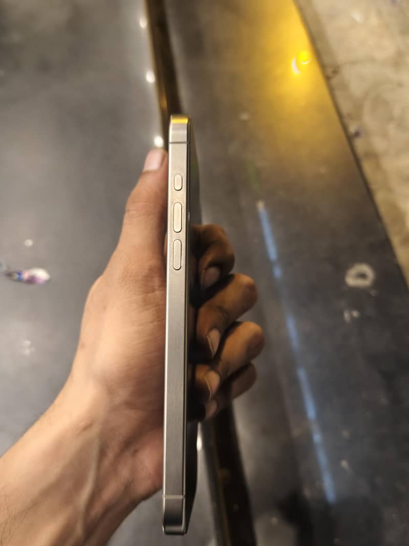 Apple iPhone 15 Pro Max 3