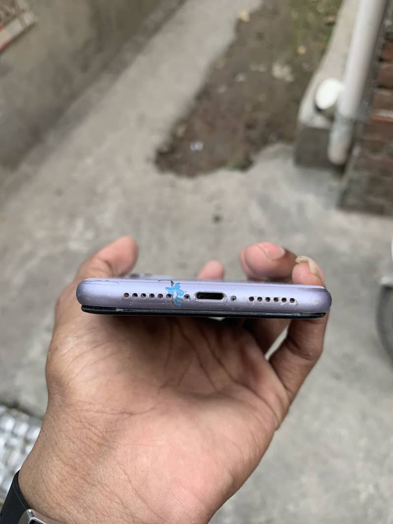 Apple iPhone 11 3