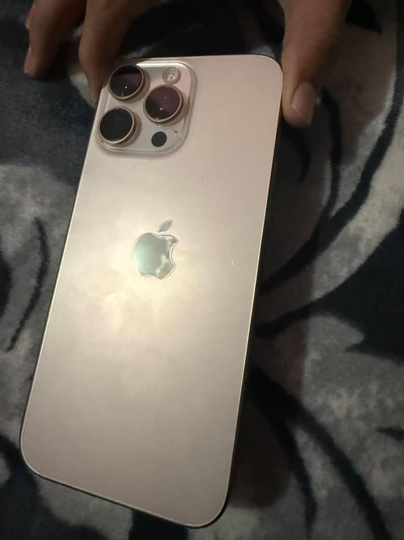 Apple iPhone 16 Pro Max 1
