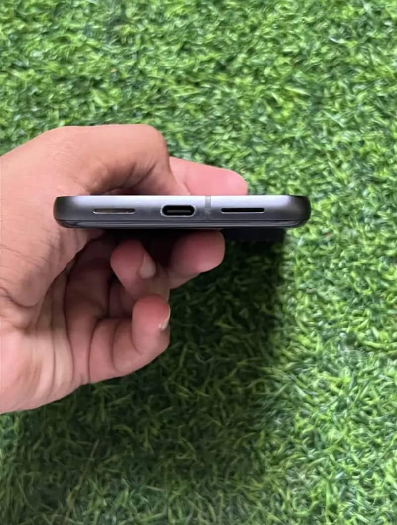 Google Pixel 8 4