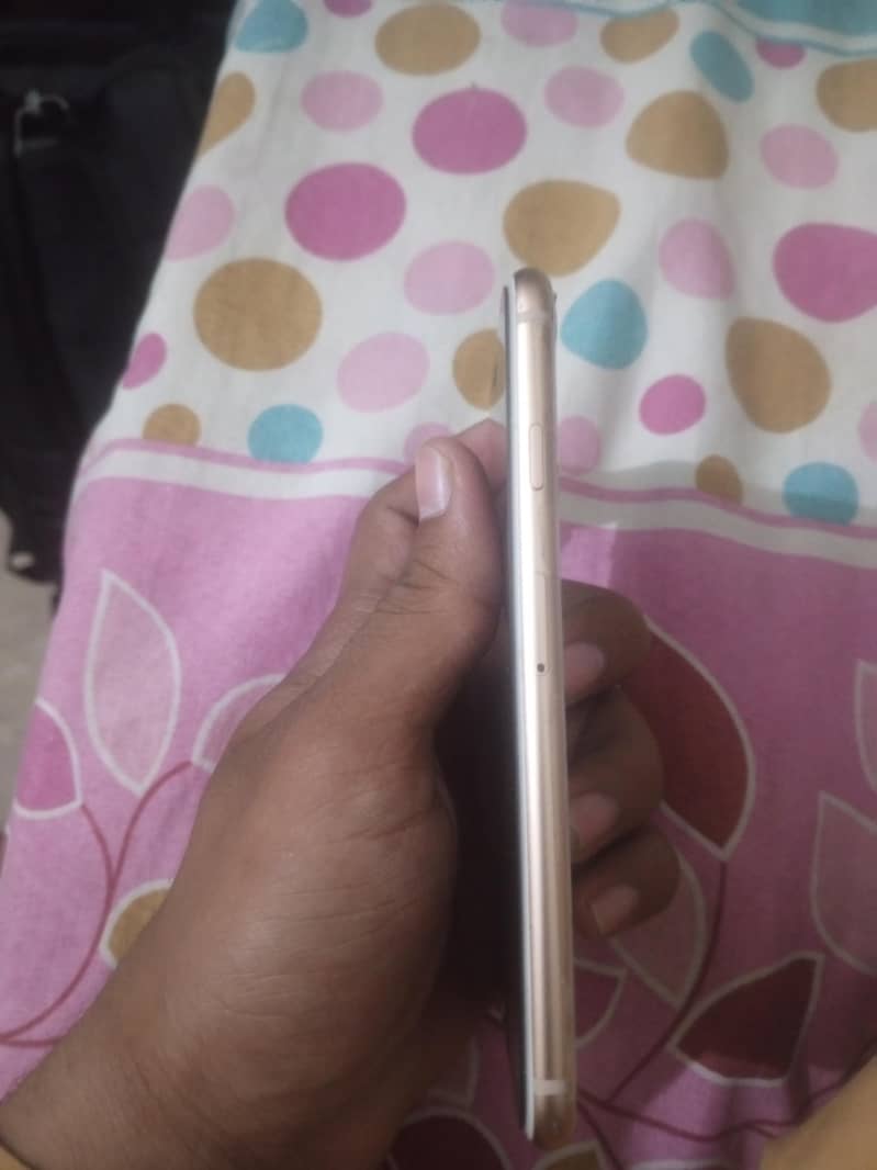 Apple iPhone 8 1