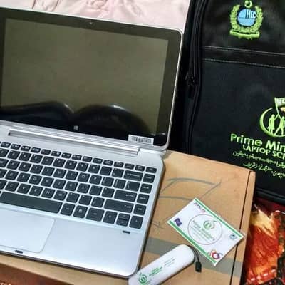 Almost new condition Detachable touchscreen Tablaptop