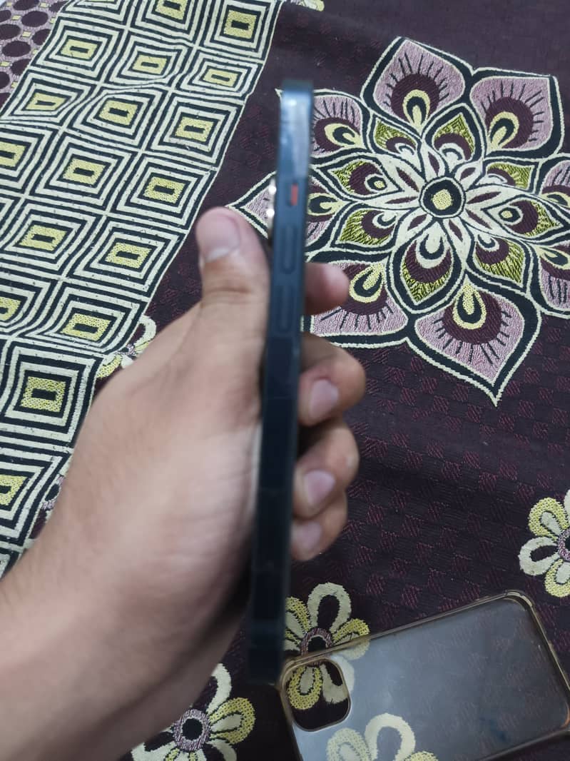 Apple iPhone 13 4
