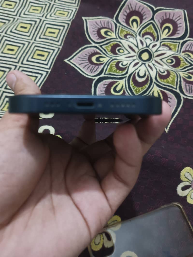 Apple iPhone 13 6