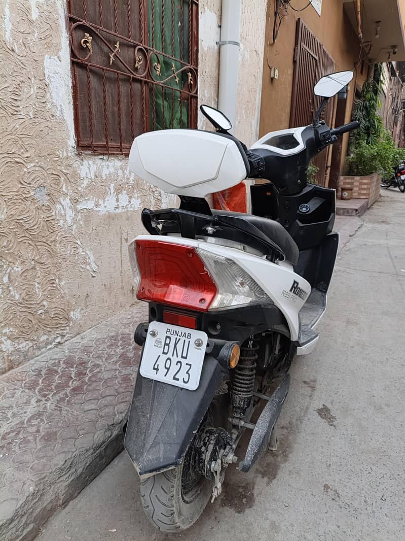 scooty 2
