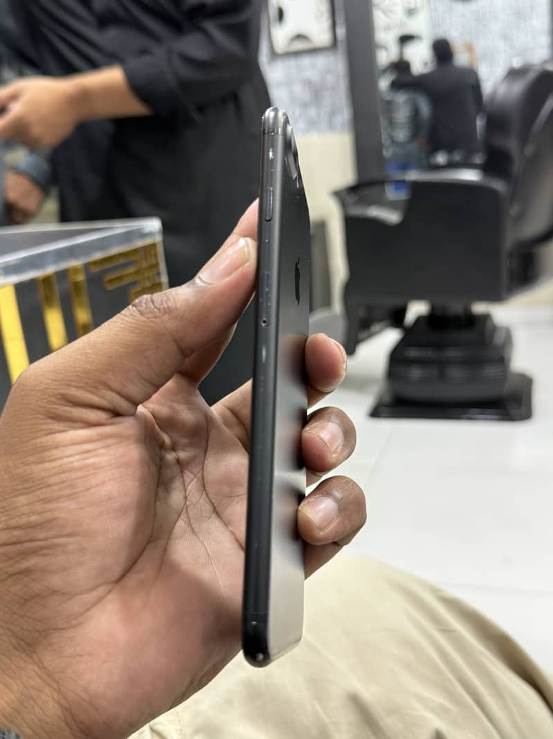 Apple iPhone 7 Plus 1