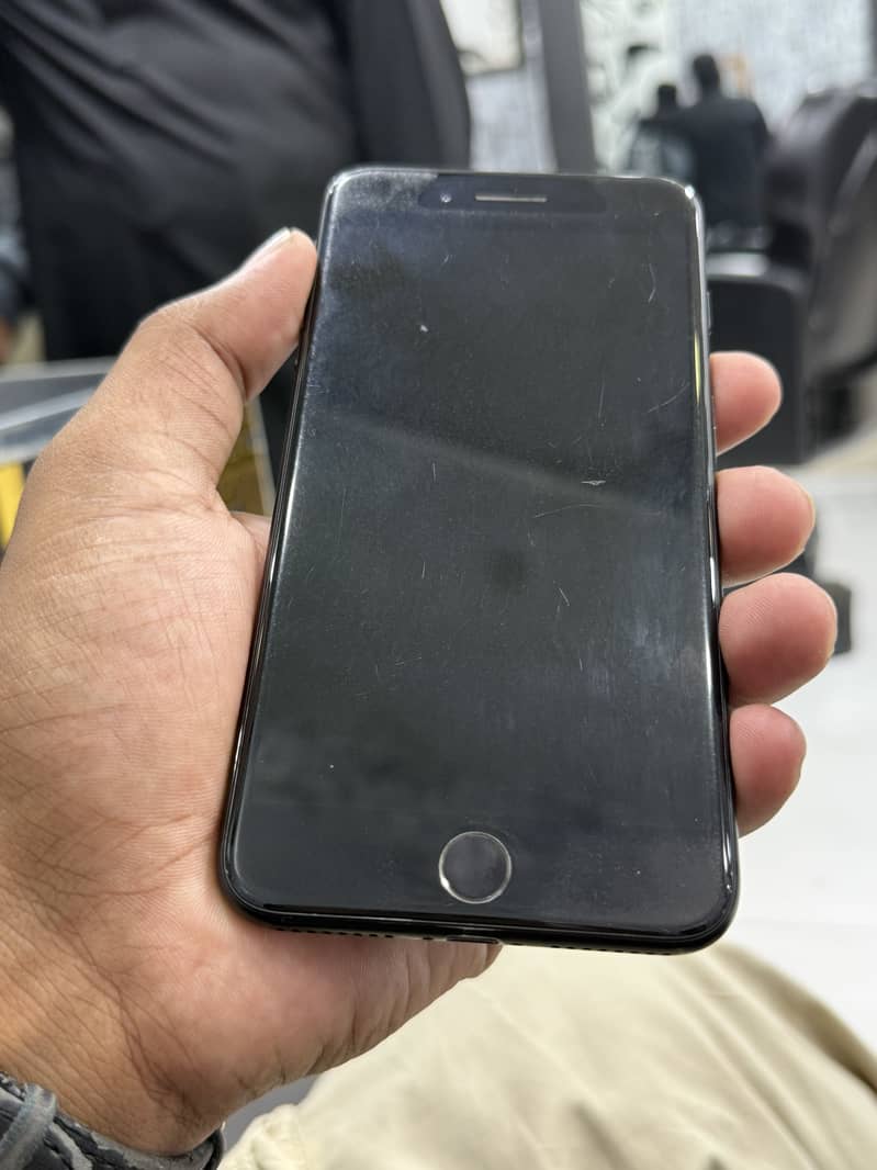 Apple iPhone 7 Plus 3