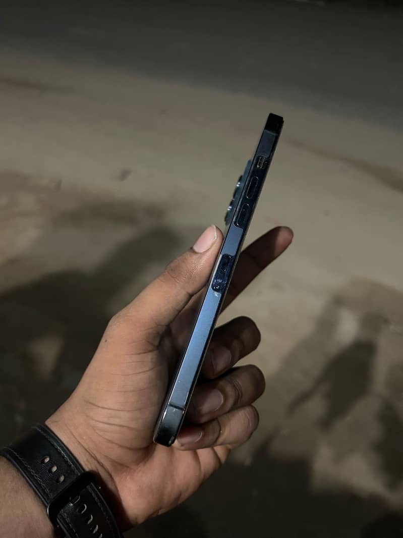 Apple iPhone 12 Pro Max 3