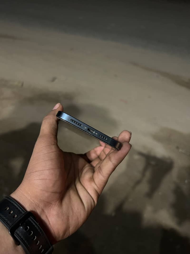 Apple iPhone 12 Pro Max 4
