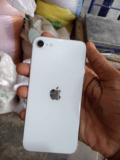 i phone se 2023 3rd water pack  10/10 exchange possible