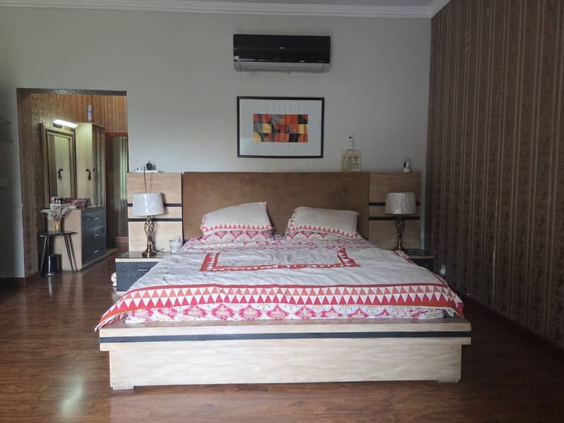 Bed set with dressing 0