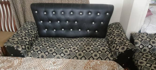 sofa set / 7 seater sofa set gud condition