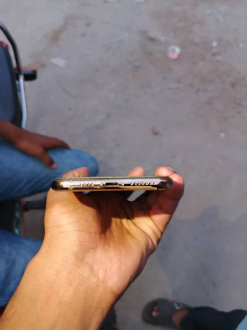 Apple iPhone XS Max 5