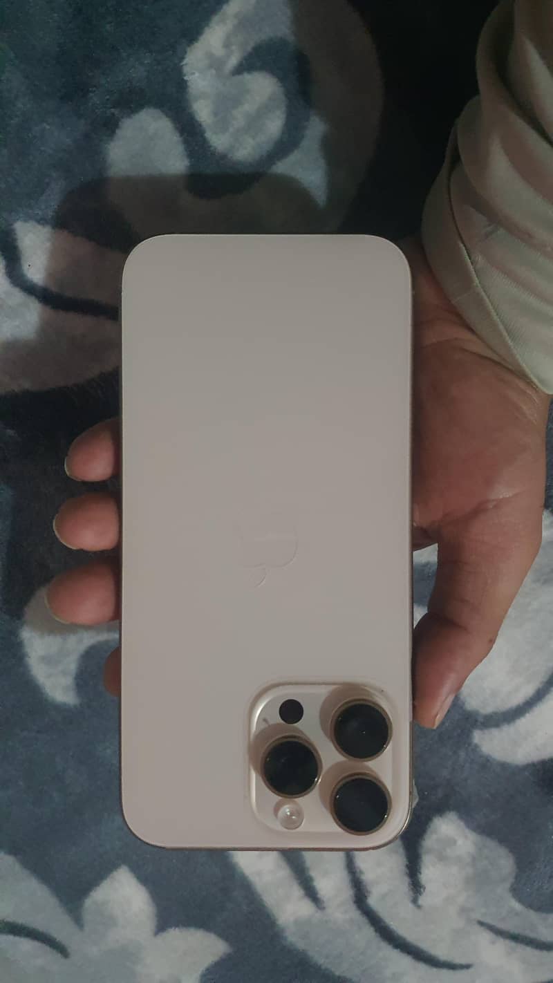 Apple iPhone 16 Pro Max 2