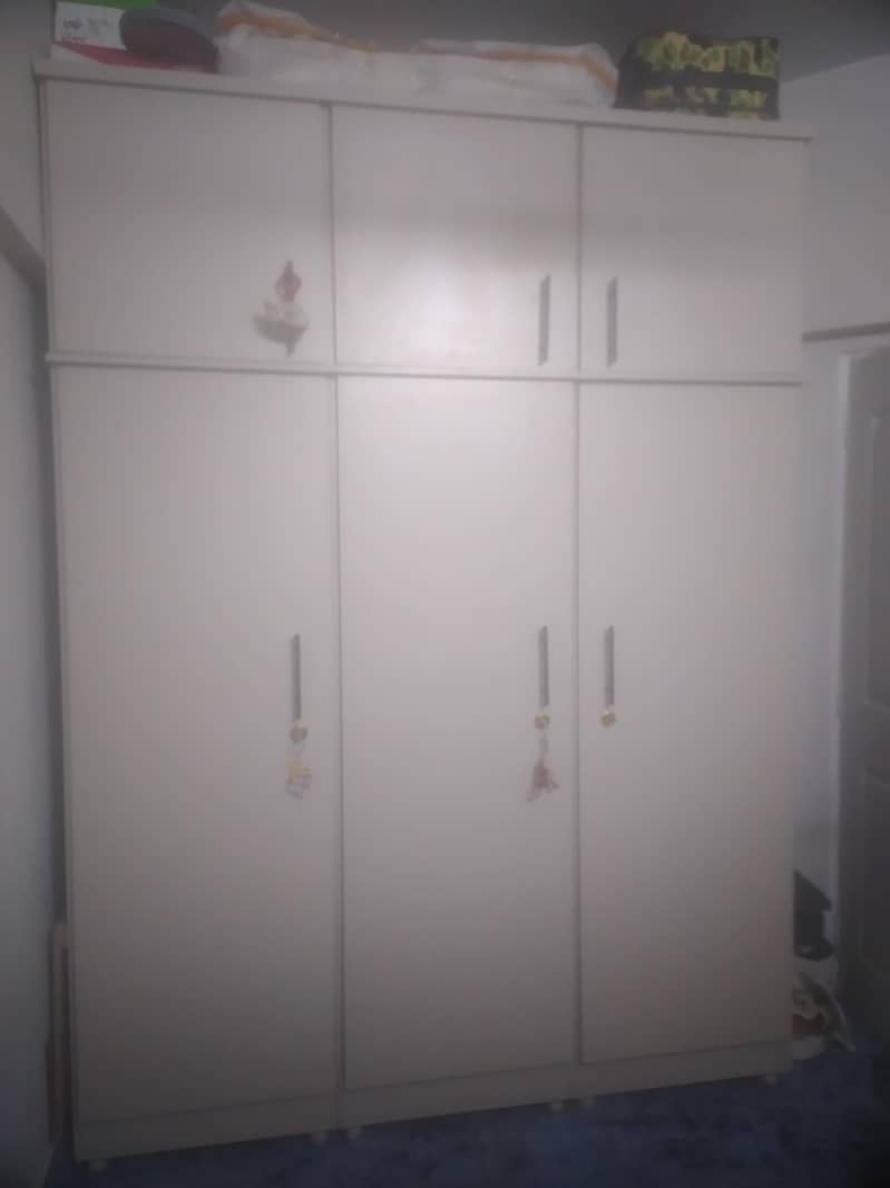 Almari 1