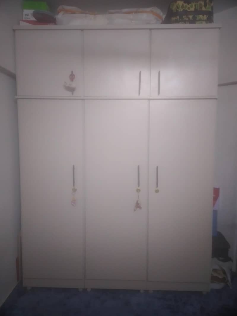 Almari 2