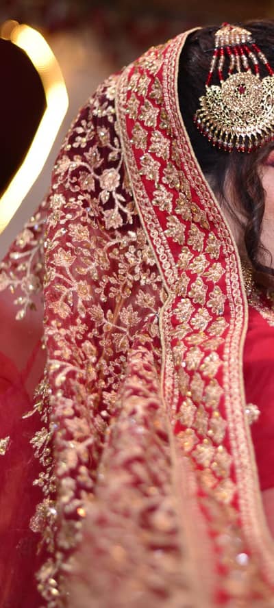 1 time use 10 on 10 dress hai original price 1.35lac original brand