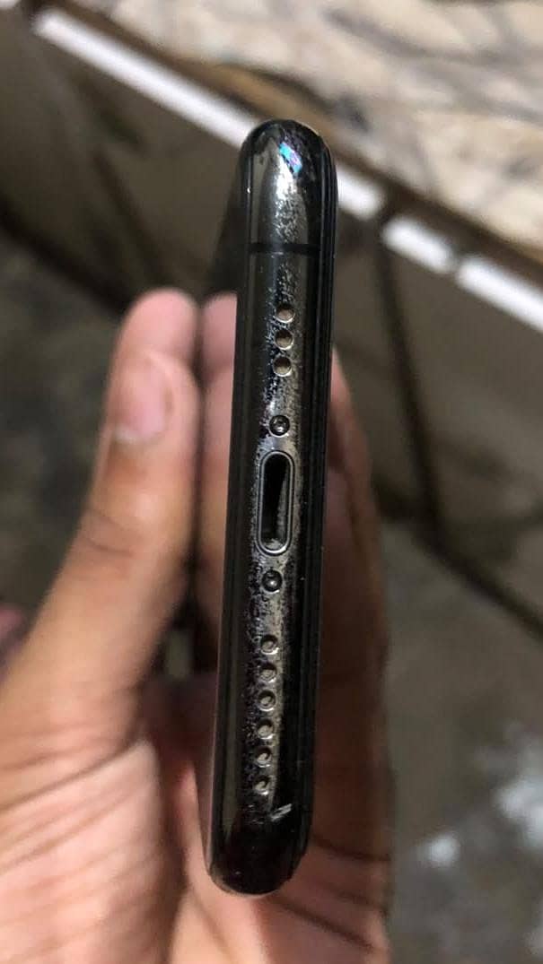 Apple iPhone XS 3