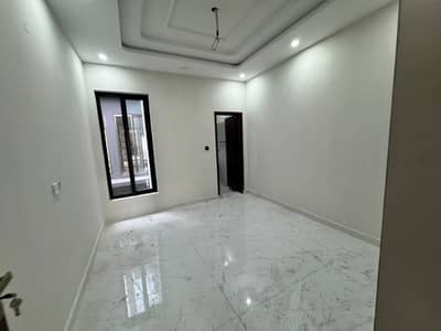 5 Marla Brand new First Entry 5 Beds Double kitchen Double unit House Near Emporium Mall