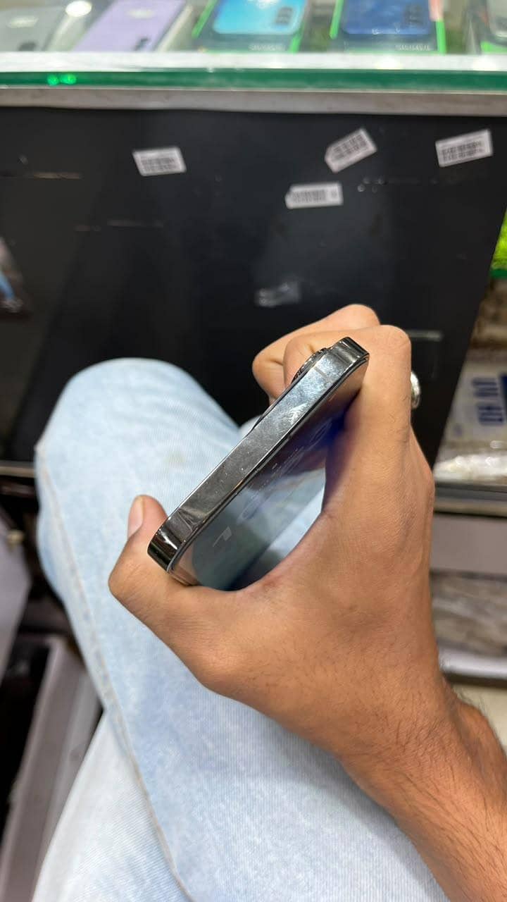 Apple iPhone 13 Pro Max 2