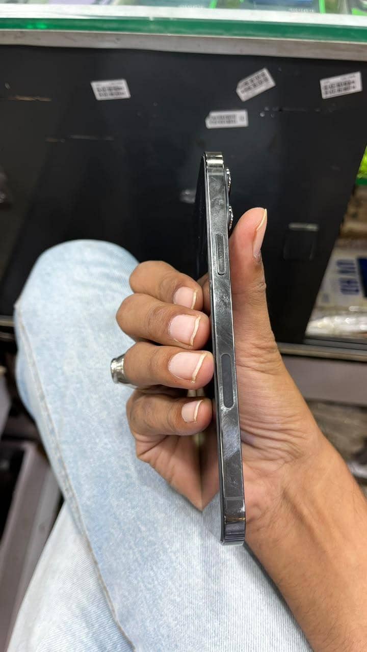 Apple iPhone 13 Pro Max 4