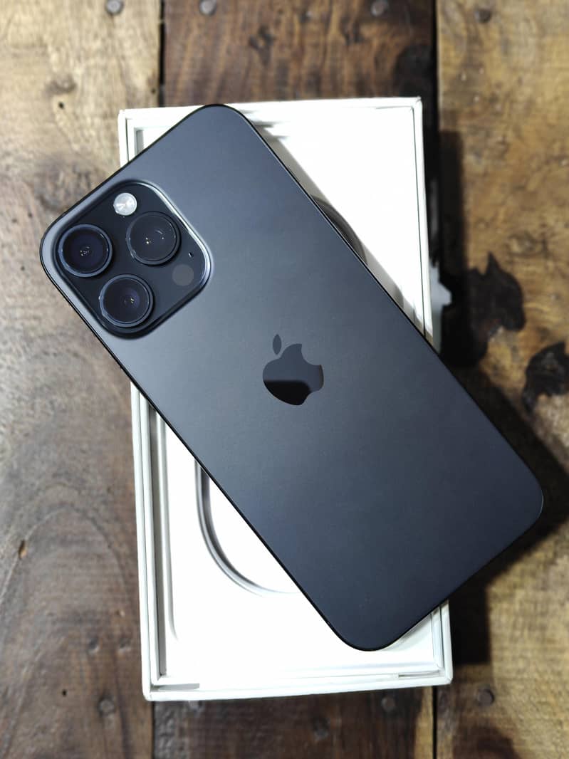 Apple iPhone 16 Pro Max 0