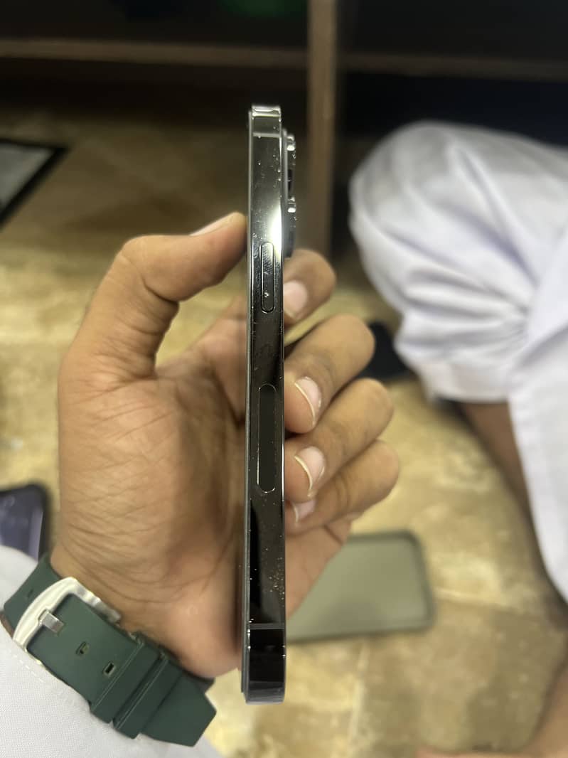 Apple iPhone 14 Pro 4