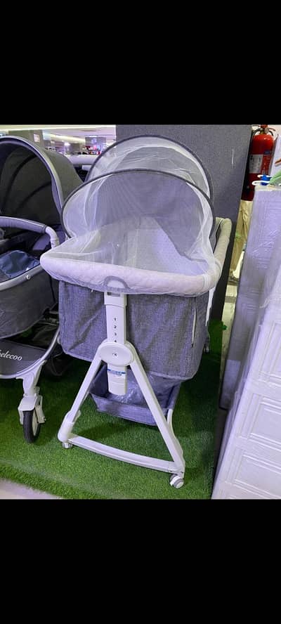 BABY BASINET AND TINNIES BABY BATH CHAIR