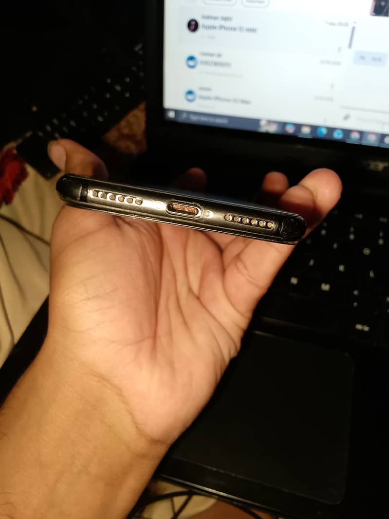 Apple iPhone X 4