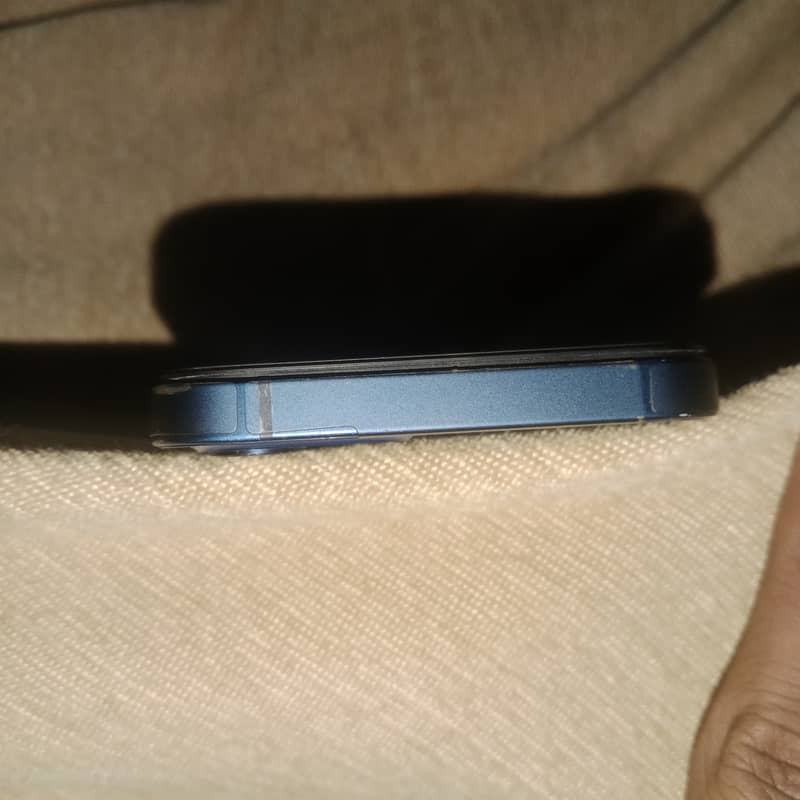 Apple iPhone 12 1