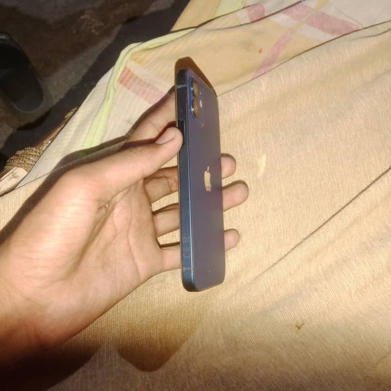 Apple iPhone 12 3