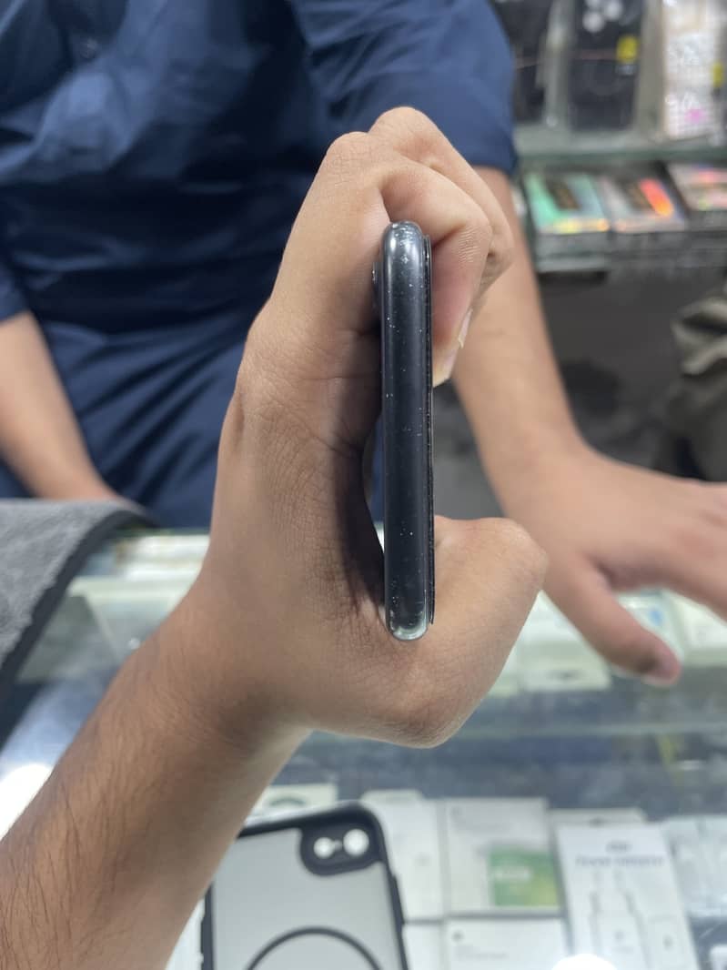 Apple iPhone 7 0