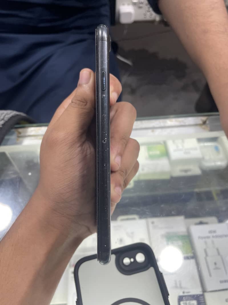 Apple iPhone 7 1